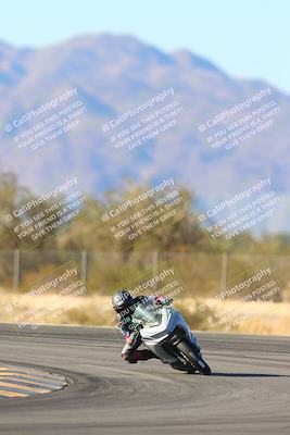 media/Jan-10-2025-CVMA Friday Practice (Fri) [[489e0da257]]/Group 4 and Trackday/Session 5 (Turn 7)/